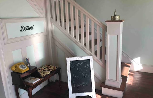 Detroit House | 70’s Themed Airbnb Home Near Downtown 🌸 FUN