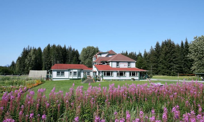 Gustavus Cabin | Glacier Bay National Park hotel, 13 rooms, private