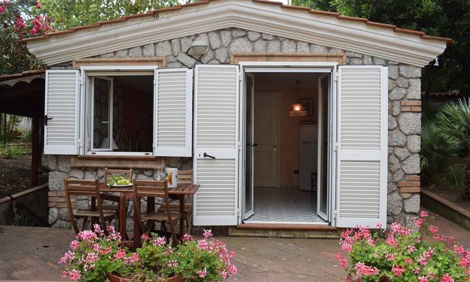 Tiberio House | Capri small villa with garden