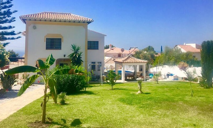 Maro Villa | Chalet Duplex próximo a las cuevas de Nerja.
