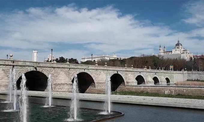 Puerta del Angel Apartment | Room in refurbished apartment next to Royal Palace
