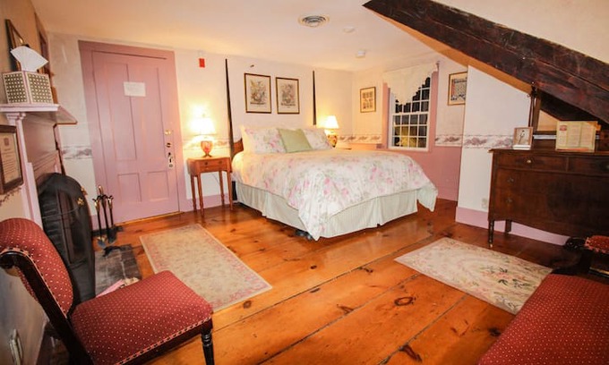 Meredith Bed & Breakfast | Nutmeg Inn Bed & Breakfast Cinnamon Room