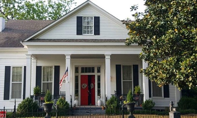 Holly Springs House | The East Room in Holly Springs near Oxford