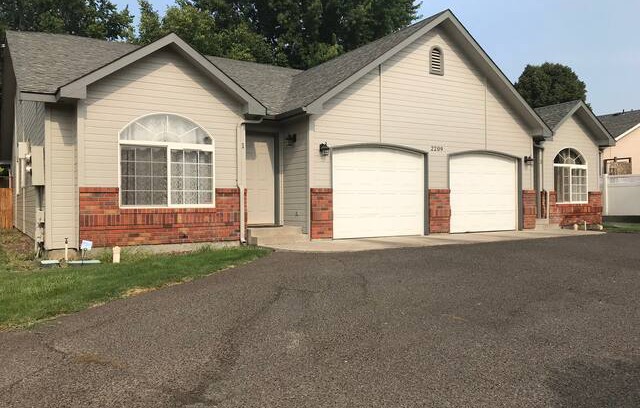 Brownstown House | Yakima Vacation Rentals- 3 Bedroom 2 Bath House #1