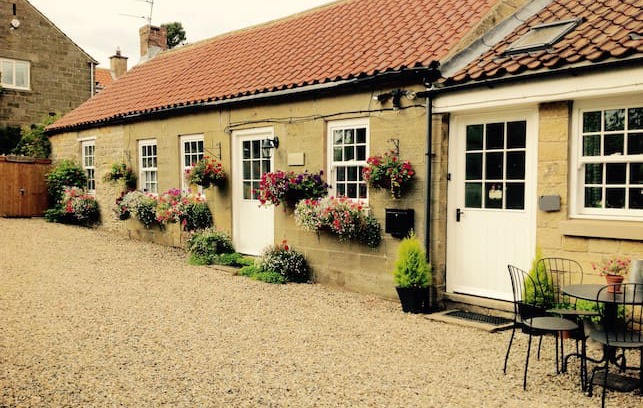 Levisham Apartment | Hall Cottage provides bed, breakfast and lounge.