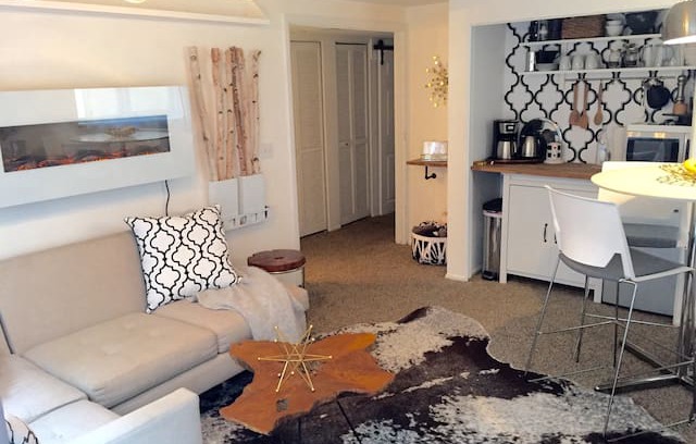 Cherry Creek House | CHERRY CREEK CHIC RETREAT