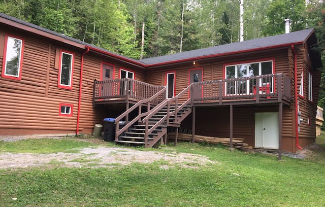 Pohenegamook Villa | Grand chalet bois rond Pohénégamook (La Carpe)
