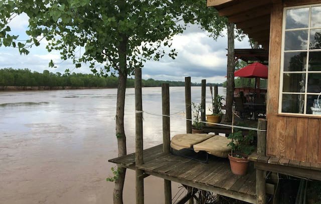 Shreveport Villa | Red River Chalet