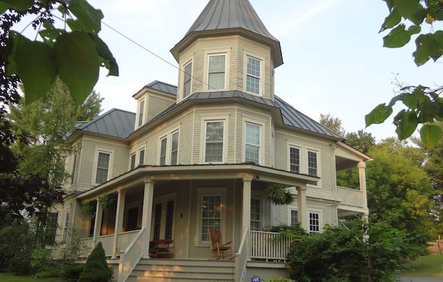West Lebanon House | Gracious Victorian 10 min to Dartmouth/15 to DHMC