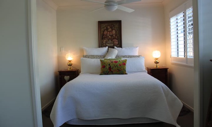 Somerset Dam Bed & Breakfast | Magnolia House BnB