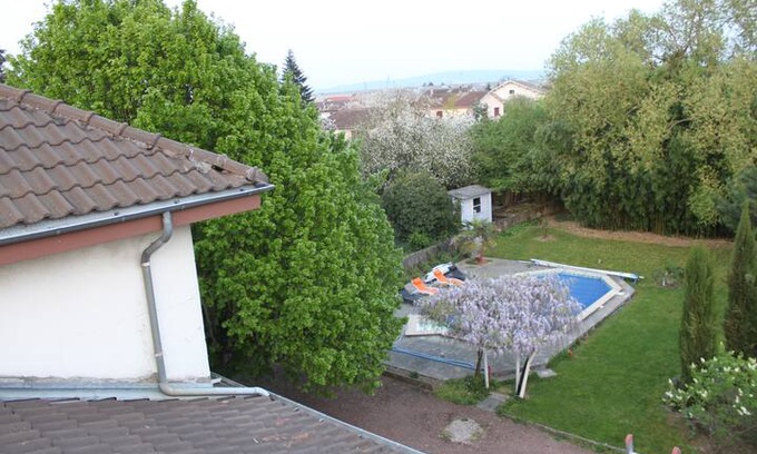Peronnas House | Chambre 1 ds grand maison familiale