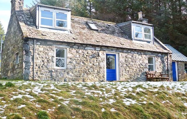 Glenlivet House | MYRTLE COTTAGE, pet friendly, with open fire in Tomintoul, Ref 21704