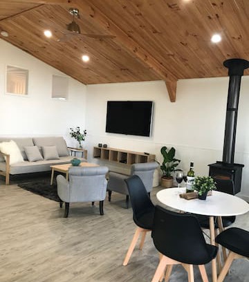 Wongawallan Cabin | Modern Lodge Amongst The Trees Gold Coast Views