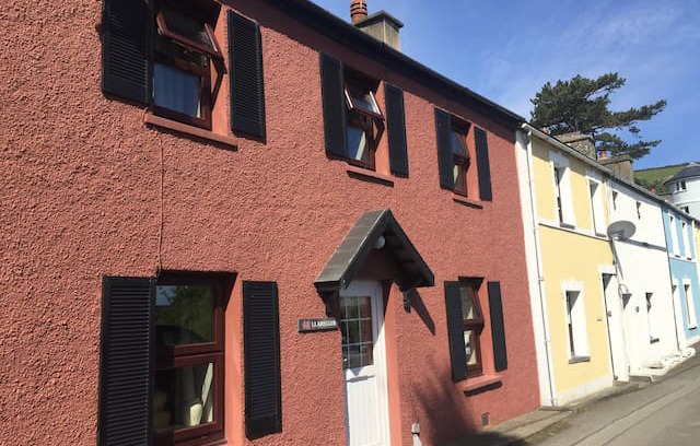 New Quay House | Llareggub Cottage Close to beach,sea views,Wi-fi