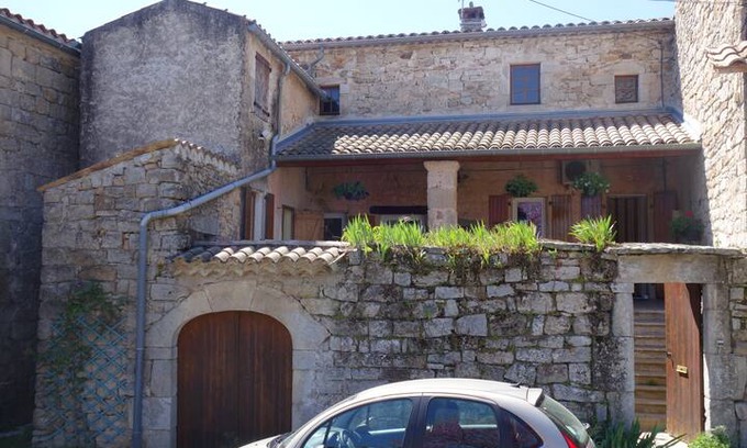 Les Assions House | Maison de hameau de village