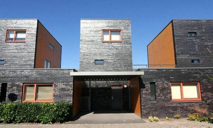 Almere Stad Bed & Breakfast | 1-4 ROOMS voor familie en groepen.. 6 pers. ROOM1