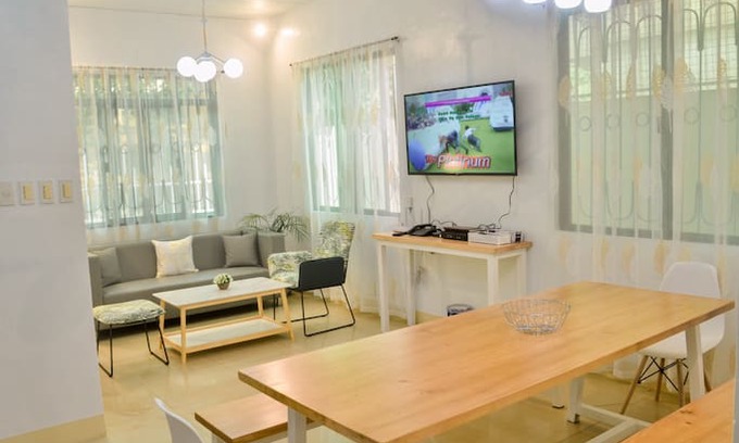 Tagaytay House | White Coast Tagaytay: City Center + Netflix