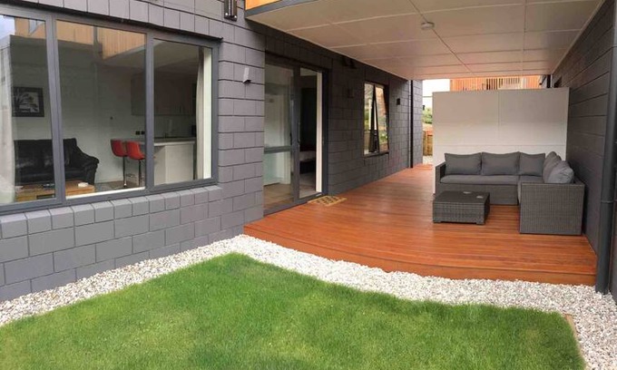 Frankton House | Private 1 bedroom Self Contained Flat