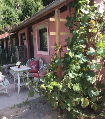 Heinzenberg House | Kleines rosa Häuschen