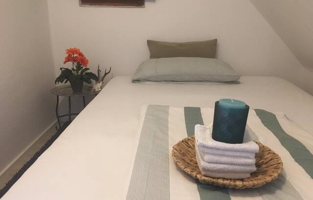 Simmelsdorf Apartment | Private accommodation - 1 minute to the train