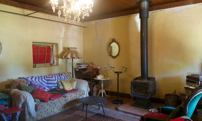 Yapeen Cabin | The Old Goldfields Pub