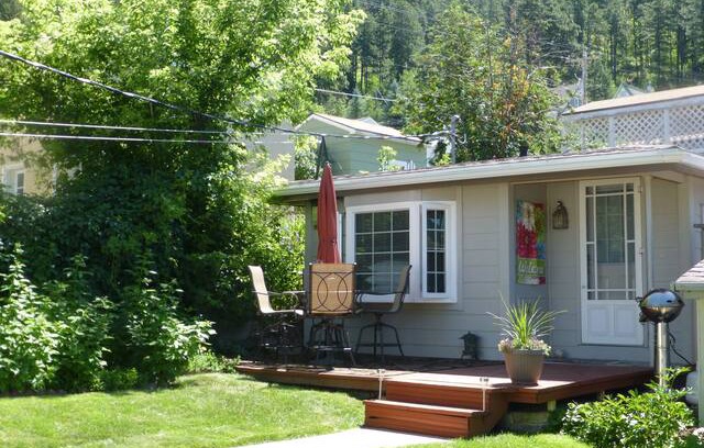 Deadwood Bed & Breakfast | Backyard Cottage B&B