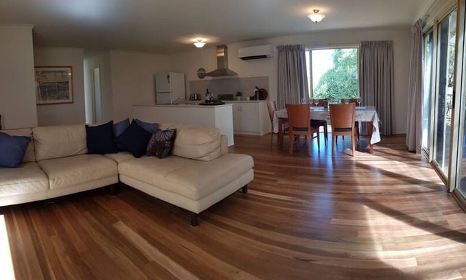 Normanville House | Footsteps at Normanville (pet friendly)