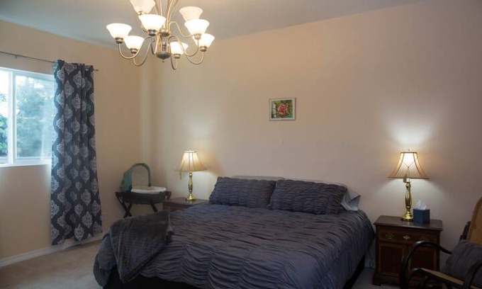 Bloomington House | Winter Getaway: Hot Tub, Sauna, Jacuzzi