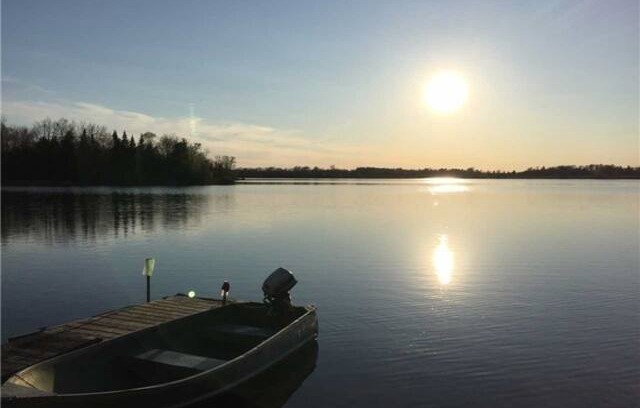 Kirkfield Cabin | Lakefront 4 BR Relaxing Cottage In Kirkfield