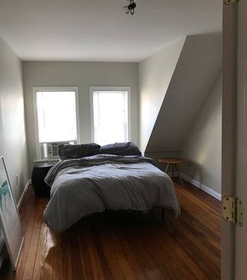 Meeting House Hill House | Celtics Room