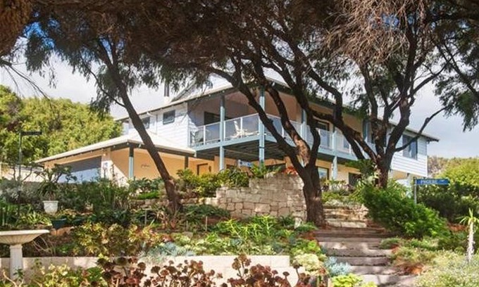 Prevelly House | Illawong House Surfers Point Margaret River