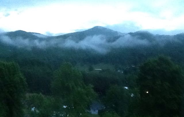 Maggie Valley Bed & Breakfast | Holly Tree Bed & Breakfast - Orchard View Room