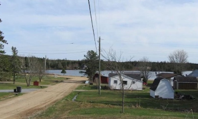 Mechanic Settlement Cabin | Mechanic Lake Cottage