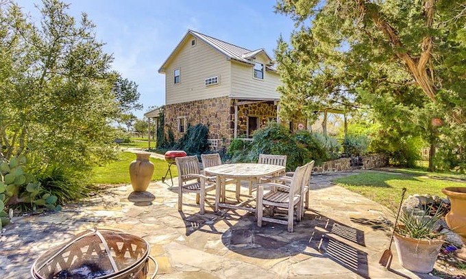 Bandera Villa | Last Outpost | Ranch House | Bandera | Vacation