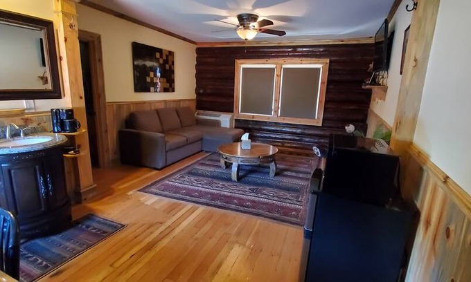 Husum Cabin | Bear Cave: Columbia Gorge's Modern Cabin @LogsInn