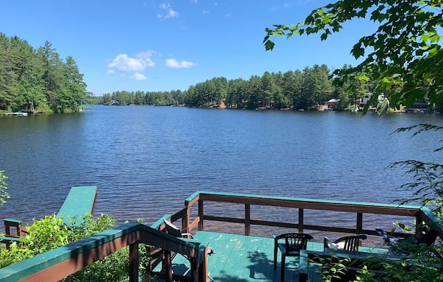 East Wakefield House | Belleau Lake Waterfront, Family and Pet Friendly!