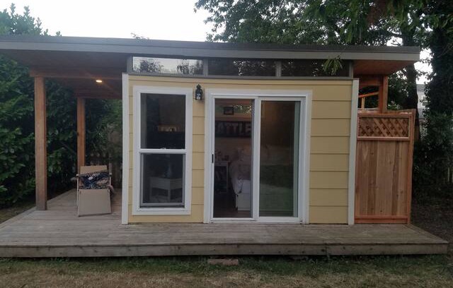North Delridge House | West Seattle Cottage and Sauna