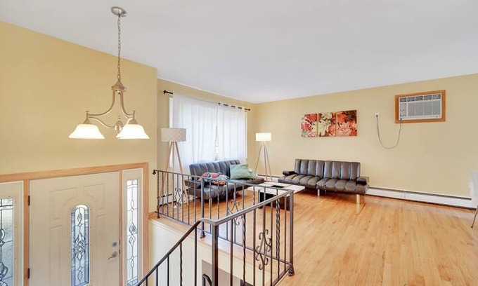 South Blooming Grove House | Beautiful house Woodbury common, 42 Mils NYC, RM