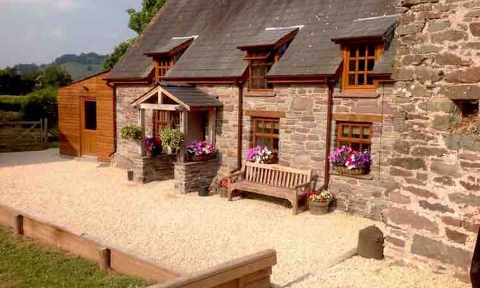 Brecon Cabin | Chocolate Box Cottage in heart of Brecon Beacons