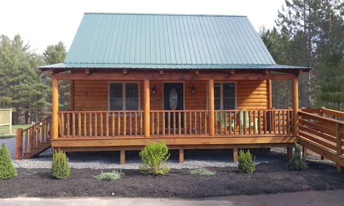 Wells Cabin | The Yogi, Dog-friendly Cabin on Lake Algonquin!