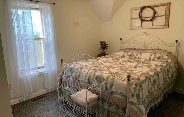 Kewaunee House | Countryside Farmhouse - Full sized bed