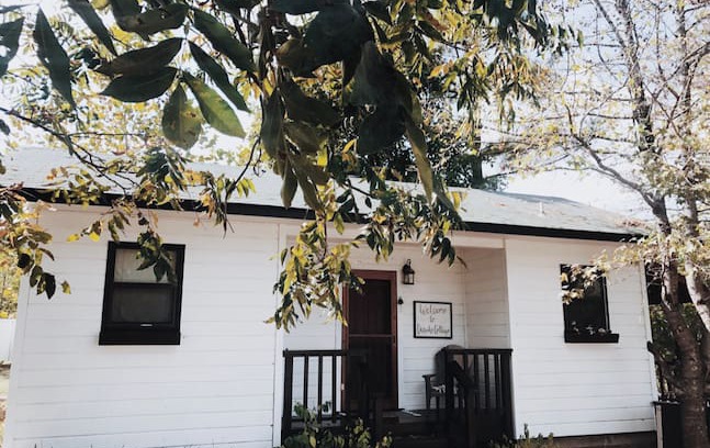 Bates Cabin | Darrah's Cottage. Peaceful. Heart of Arkansas.