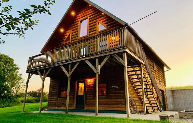 Lansing Cabin | Views End Lodge w/ Hot Tub Jacuzzi