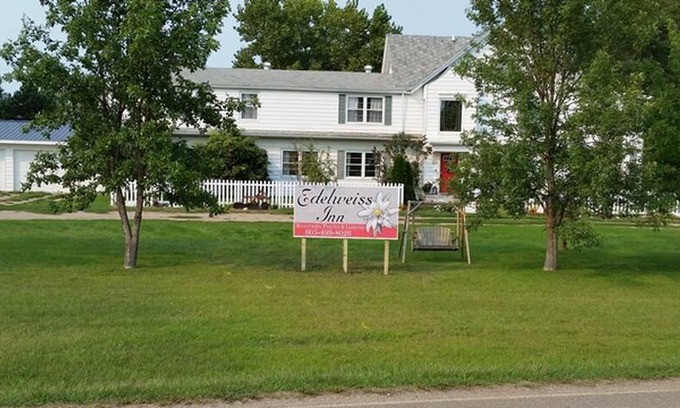 Redfield Bed & Breakfast | Pheasant Room-Edelweiss Inn