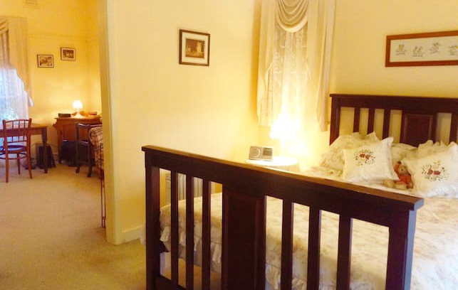 Cowes Bed & Breakfast | The Ivory Suite - Cowes Cottages