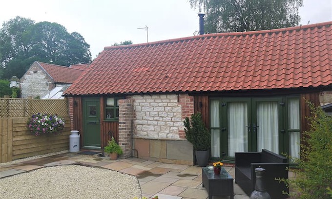 Bridlington Other | Byre Cottage - 5* Stone Cattle shed Conversion.