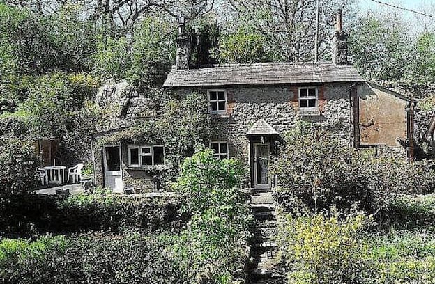 Sandside Cabin | Rock Cottage, a bijou woodland retreat in AONB