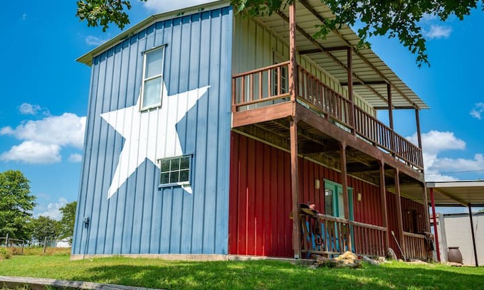 Nocona Other | Sunset Oaks Texas Country Cabin, a city getaway