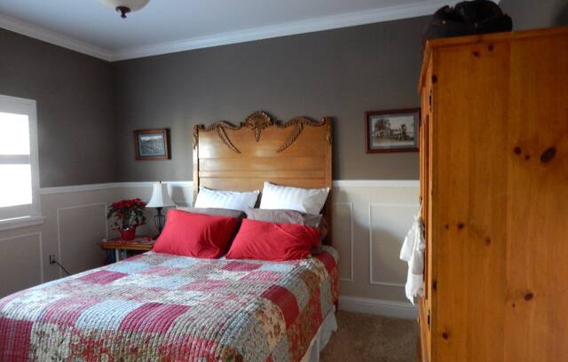 Windsor House | Wine country room