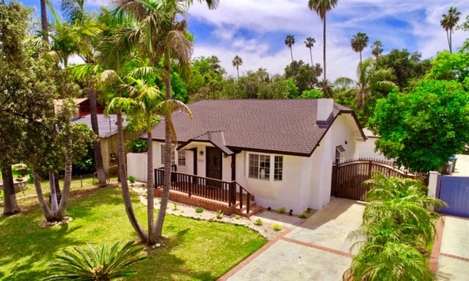 North Central Cabin | Private Historic Pasadena Cottage Style House